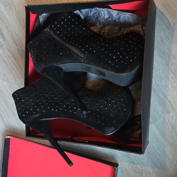 Wild pair Diamond studded stiletto black booties size 10 - Picture 5 of 9